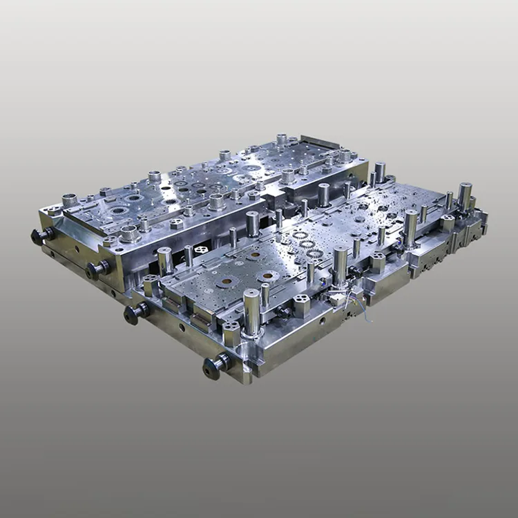 AC コンプレッサーのステーターおよびローター用の 3 列順送ダイ